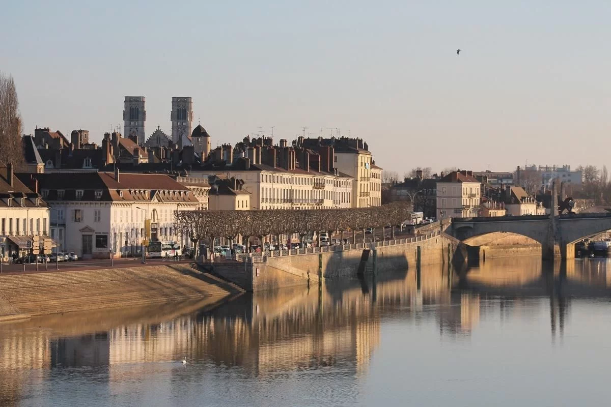 Vue sur les quais de Saône à Chalon-sur-Saône